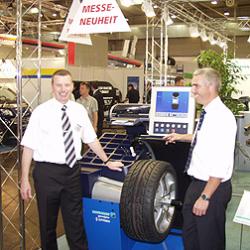 Hofmann Werkstatt-Technik auf der REIFEN 2004 in Essen.