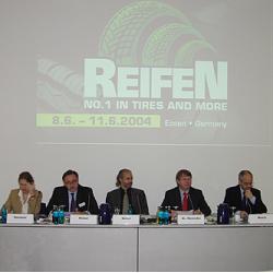 Messeimpressionen von der REIFEN 2004 in Essen.