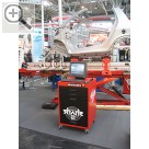 Snap-on Equipment auf der I.H.M. Internationale Handwerksmesse 2005. Blackhawk, Spezialist fr Karosserie-Richt- und Vermessungssysteme, kombinierte Richthebebhne und das Vermessungssystem Shark.  