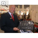 61. Internationalen Automobil-Ausstellung IAA Frankfurt 2005 Der Radioklammern Werkzeugsatz. 44-teiliger Werkzeugsatz fr den schnellen, professionellen und zerstrungsfreien Ausbau von Audio-Systemen.  