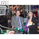 IHM Internationale Handwerksmesse 2006 Auf dem Gutmann-Stand zur IHM 2006. Hat offensichtlich Freude an der Technik - Matthias Blmel (li.), Inhaber der MB technics in Erlangen.  