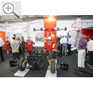 Automechanika 2006 in Frankfurt/Main Das 3D-Achsmessgert EXACT BLACKTECH von Corghi arbeitet mit vier Kameras pro Seite, zwei pro Rad. Corghi ASE Achsmessgerte PKW