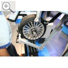 Automechanika 2006 in Frankfurt/Main Im Automatikmodus stellen sich alle Werkzeuge auf den vorgegebenen Raddurchmesser ein.   