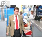 Automechanika 2006 in Frankfurt/Main Uwe Henn Geschftsfhrer J.A. Becker & Shne freut sich ber das Interesse der Besucher an den neuen Produkten.  