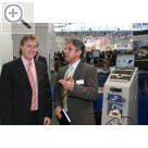 I.H.M. Internationale Handwerksmesse München Klaus Burger (li.) Gesamtvertriebsleiter der MAHA Group und Rudolf Kunkel Bereichsleiter Werkstatt-Technik bei GHLER in Hsbach.  