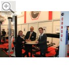 I.H.M. Internationale Handwerksmesse München Elke Wichers (li.) und Wiebke Nordemann vom AutoBusiness Verlag zu Besuch bei Frank von der Crone, Geschftsfhrer der Consul Werkstattausrstungen GmbH.  