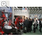 Automechanika 2008 An die neue Reifenmontiermaschine KENDO war fast nie ein Rankommen.  