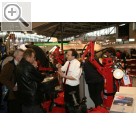 IHM Internationale Handwerksmesse 2009 Am Stand von STAHLGRUBER - was immer gut ankommt ist die Vorfhrung der Maschinen und Gerte.  