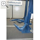 Wessels + Müller Werkstattmesse 2009 Mit den Doppelgelenken und der doppelten Teleskopierbarkeit der Tagarme, hat die hydraulische Zweisulenbhne von NUSSBAUM ein Aufnahmespektrum vom Smart bis zur Sprinter-Klasse.  