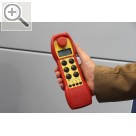 Automechanika 2012 Die Stempelanlagen von JAB Becker knnen auch ber eine Fernbedienung positioniert und angehoben werden.  