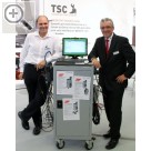 STAHLGRUBER Leistungsschau 2012 Nürnberg Bernd Schretter (re.) und Christian Donhauser am hauseigenen Systemwagen fr BOSCH Diagnosegerte.   