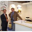 -- AMITEC 2004 --- Firmengrnder Uwe Jung (rechts) war viele Jahre bei AVL DiTest. Hier sehen wir Ihn gemeinsam mit Enrico Breggia von der TECHNO GmbH.  