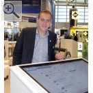 COPARTS Profi Service Tage 2013. Dennis Schmitz managt die innovativen Katalogsysteme der COPARTS und sorgt fr zeitgeme Anzeigemethoden mit groem Flatscreen und Touch-Technologie.  