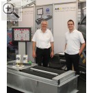 Wessels + Müller Werkstattmesse 2014 FMO Joachim Norden (i.) und Marius Kubica sind im Vertrieb bei AHS Prftechnik.  