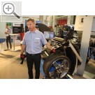 autopromotec 2015 NEU bei Snap-on Equipment auf der Autopromotec 2015 - die HOFMANN geodyna 8250p mit integriertem Radlift - vorgefhrt von Robert Seufert. Hofmann Reifentechnik - Wuchtmaschinen