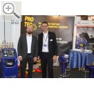 COLERtechnika 2015 bluechem Group auf der COLERtechnika 2015 - Geoffrey Pfeifer (li.) und Gerald Caneva am Reinigungs- und Wartungsgert fr Automatikgetriebe PRO-TEC ATF EVOLUTION.  