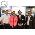 STAHLGRUBER Leistungsschau 2015 Nürnberg Hubert Seebauer (2.v.r.) STAHLGRUBER anlsslich der Autogrammstunde mit Olympiasiegerin im Skispringerin Carina Vogt auf dem Messestand von RUD Schneeketten.  