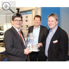 TROST Schau 2016 in Stuttgart. Auf der TROST Schau 2016 - Atle Kjelsrud (mi.) Snap-on Equipment und Sven Lachmund (re.) Snap-on Equipment  gratulierten Martin Schmitt TROST (li.) zu seinem Geburtstag.  