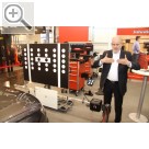 Impressionen von der REIFEN Essen 2016. Teil 3. Snap-on Equipment Pressemeeting auf der REIFEN 2016: Product Manager Bernhard Hoffmann informiert ber JOHN BEAN 3D Fahrwerkvermessung in Kombination mit der Justage von Sensoren und Kamerasystemen.  