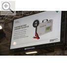 Wessels + Müller Werkstattmesse 2017 in Berli In der Wessels+Müller MESSE AUKTION war zum Beispiel ein ELEKTRON Batterieladegerät zum Preis von fast 1200 Euro, welches für 650 Euro ersteigert wurde - nicht schlecht.  