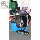 Automechanika Frankfurt 2018 HOFMANN Radwuchtmaschine geodyna 8250p mit Power Clamp Felgenspannvorrichtung und integrietem Radlift für ergonomisches Arbeiten. Snap-on Equipment 
