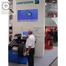 Snap-on Equipment auf der Automechanika 2004 In regelmigen Abstnden wurde die geodyna OPTIMA dem Publikum vorgefhrt.  