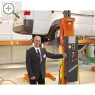 Messeimpressionen von der Automechanika 2004 Teil 2. Schwerlast-Spezialist Gerhard Finkbeiner hat eine vollkommen neue Radgreifer-Anlage vorgestellt.  