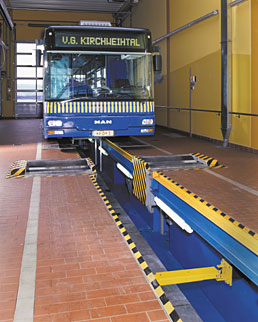 Der microbrake 8100 mit paralleler PC-Visualisierung.