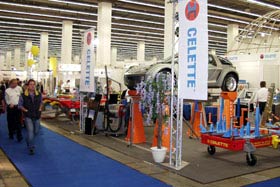 Messestand der CELETTE Vertriebs GmbH auf der IAA 2003.