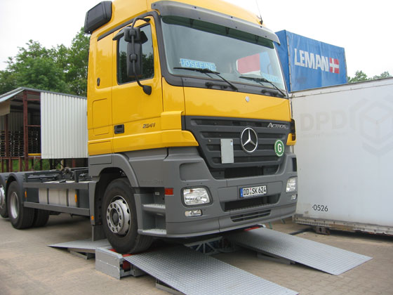 Rollen-Bremsenprüfstand für LKW im Überflurbereich