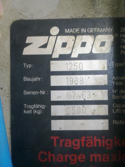 Verkaufe: Zippo 2 Säulenhebebühne 1250 - Zippo 2 Säulenhebebühne 1250
Grundrahmenhebebühne
Tragkraft 2500kg
Bühne ist derzeit noch in Betrieb
Bei Interesse bitte Hr. Thomas Sandl kontaktieren 0151-18031875
